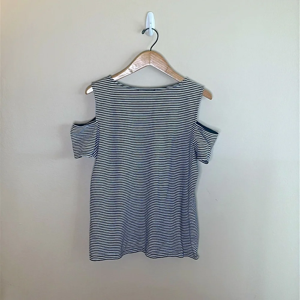Michael Kors Cold Shoulder Short Sleeved Top Size XL Black White Striped - Picture 7 of 9